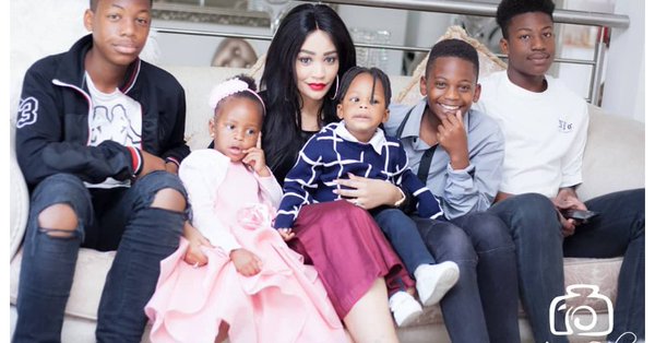 Zari with her 5 children